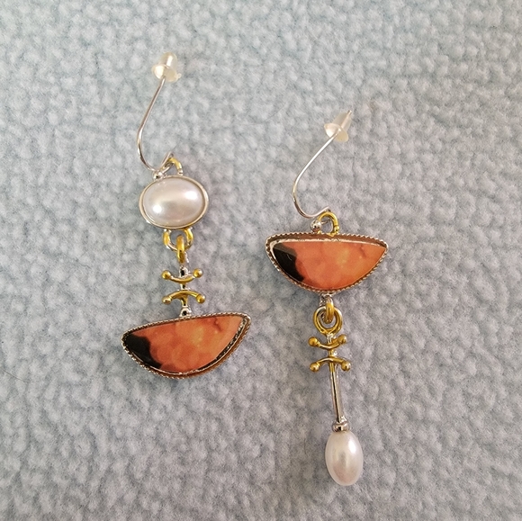 🆕️🚫🏷 Unique Abstract Dangle Earrings 🆕️🚫🏷 - Picture 1 of 3